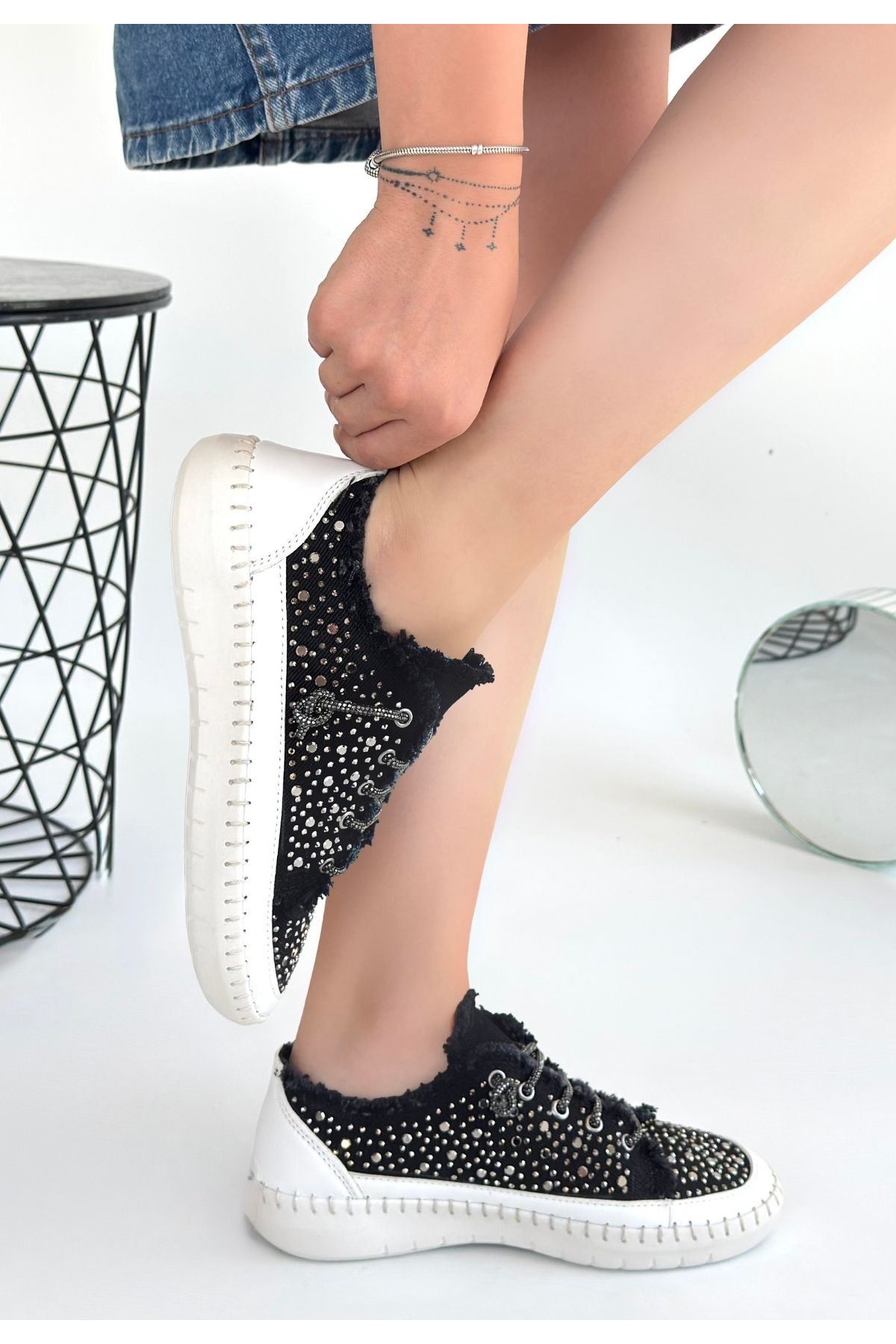 Guji Siyah Kot Sneaker Arka Duruş