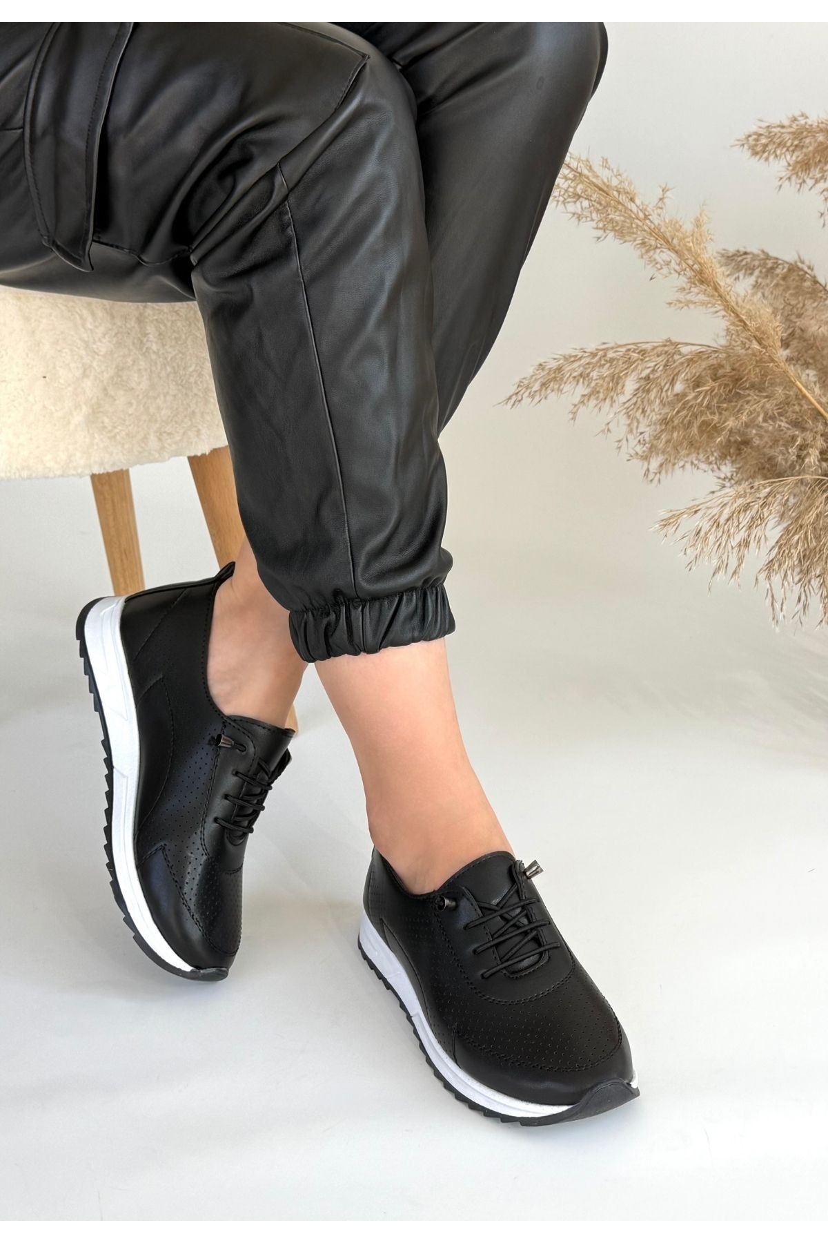 Tone Siyah Spor Ayakkabı Arka Duruş