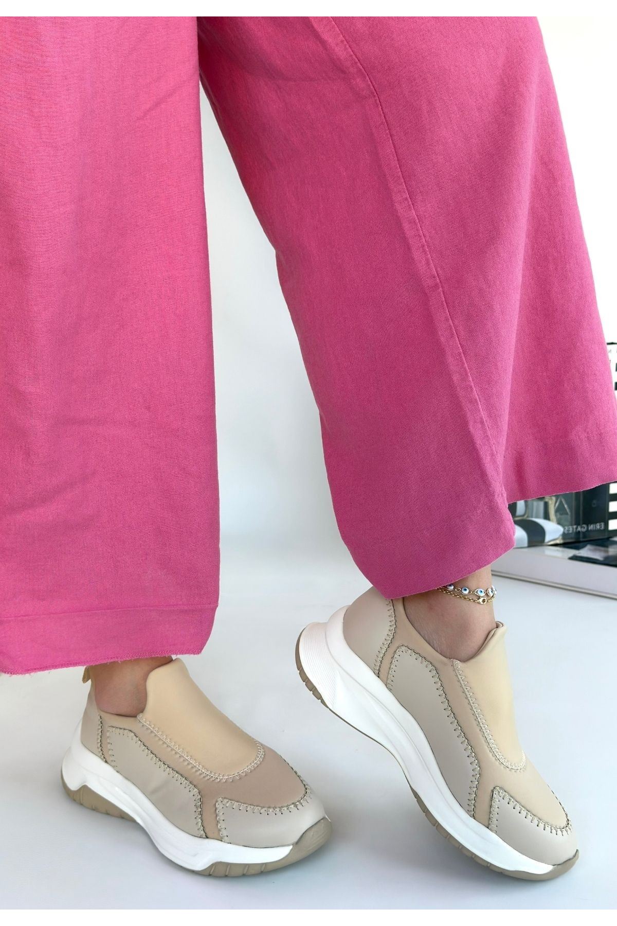 Kendy Bej Spor Ayakkabı Arka Duruş