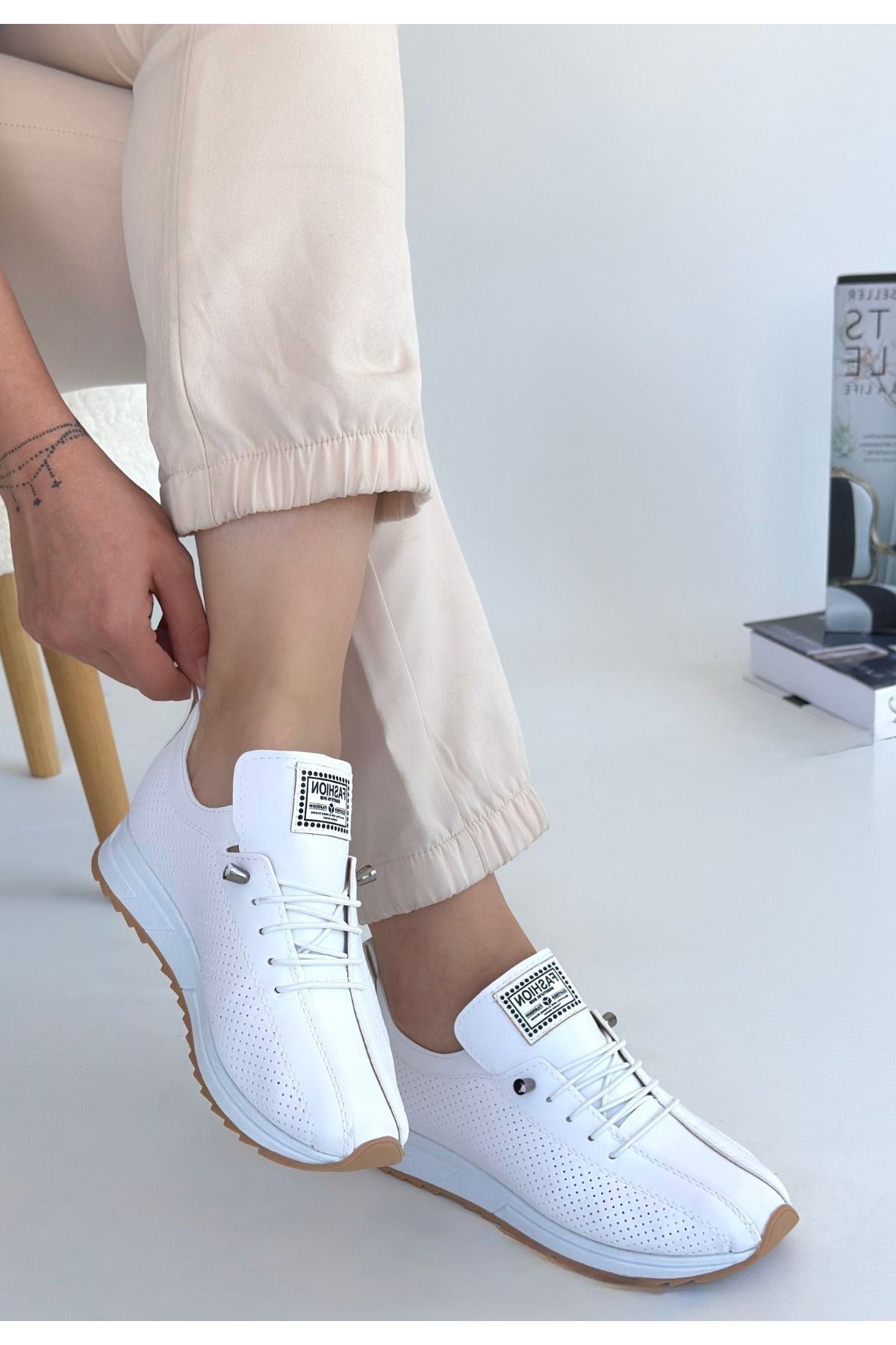 Fiert Beyaz Spor Ayakkabı Arka Duruş