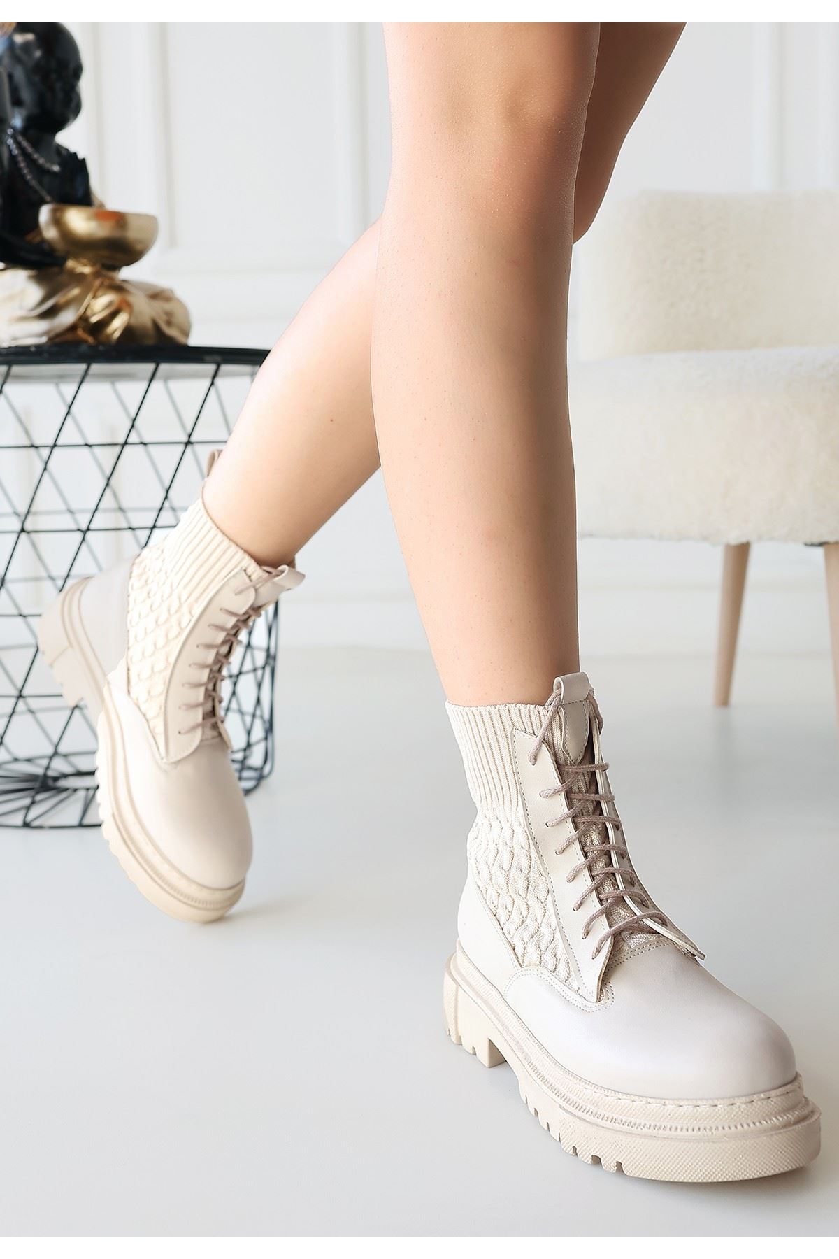 Utag Bej Bot Arka Duruş ve Topuk Detayı