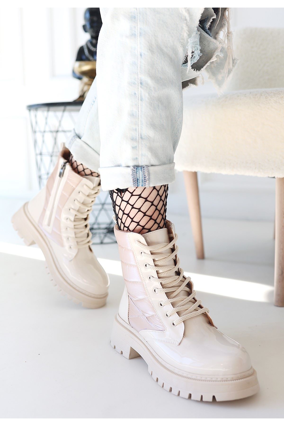 Josse Bej Rugan Bot Arka Duruş ve Taban Detayı