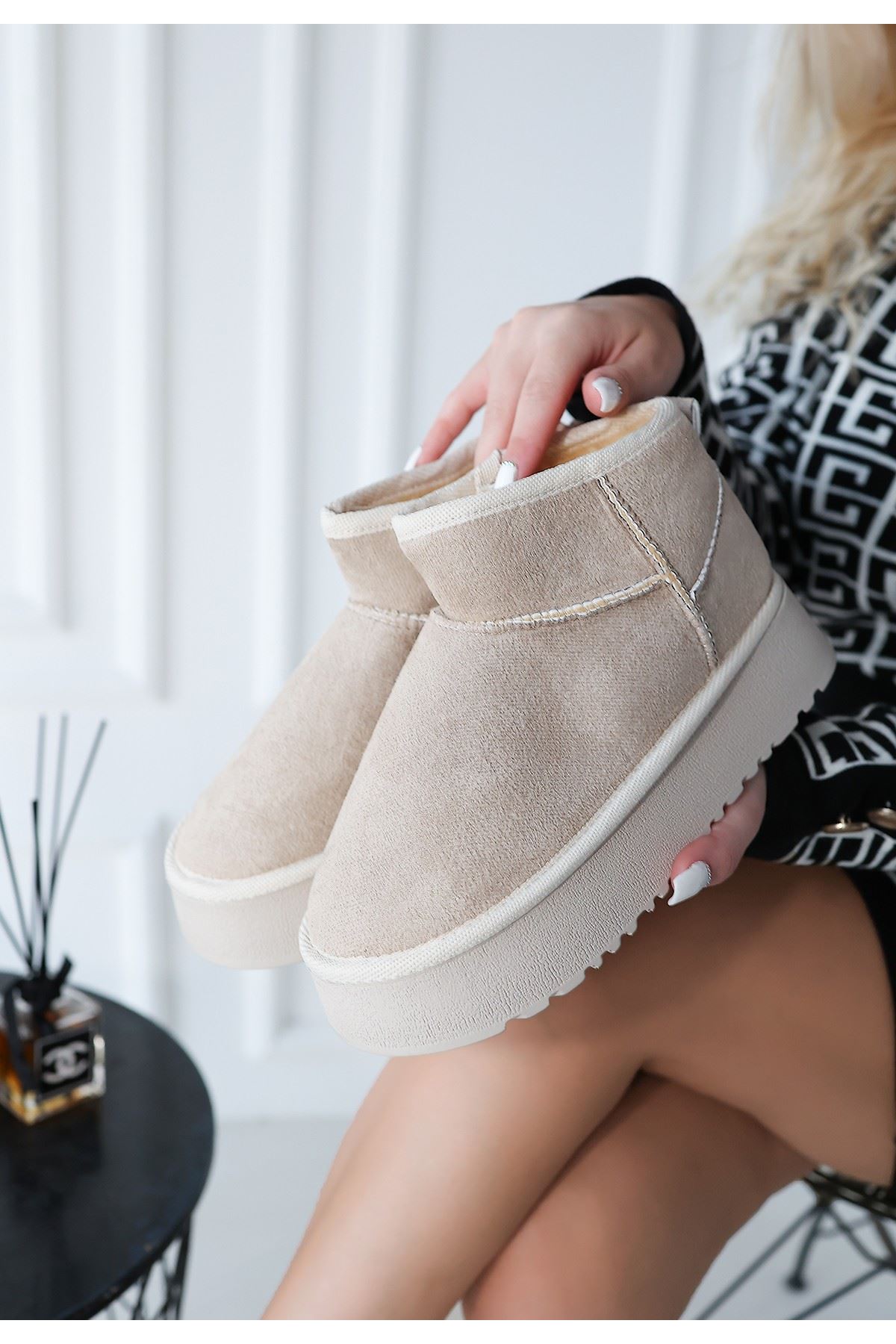 Linne Bej Kürklü Platform Bot Yan Görünüm ve Platform Taban