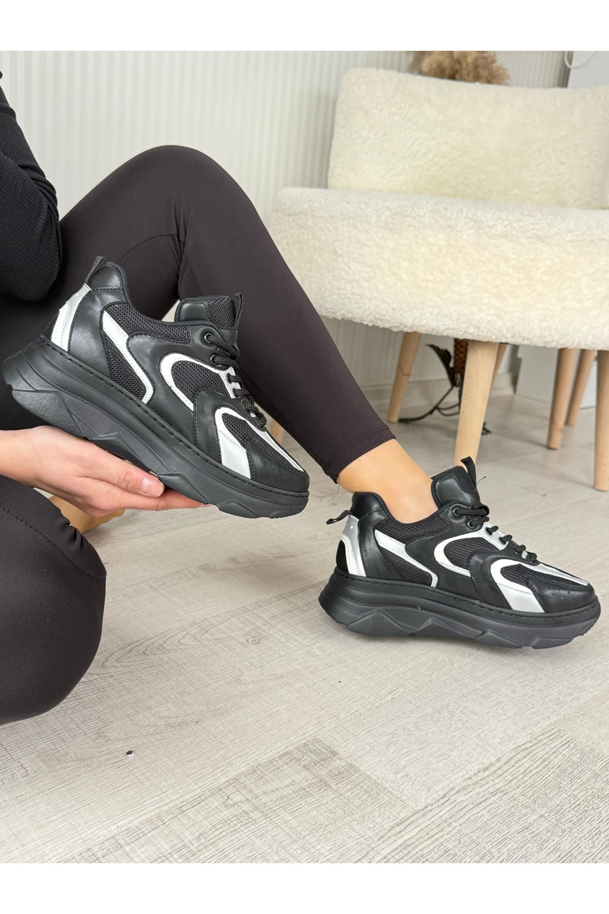 Cata Siyah Sneaker Arka Duruş
