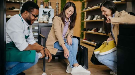 Her Adımda Mükemmel Uyum: Tarzınıza ve Her Ana Uygun Ayakkabı Seçme Sanatı