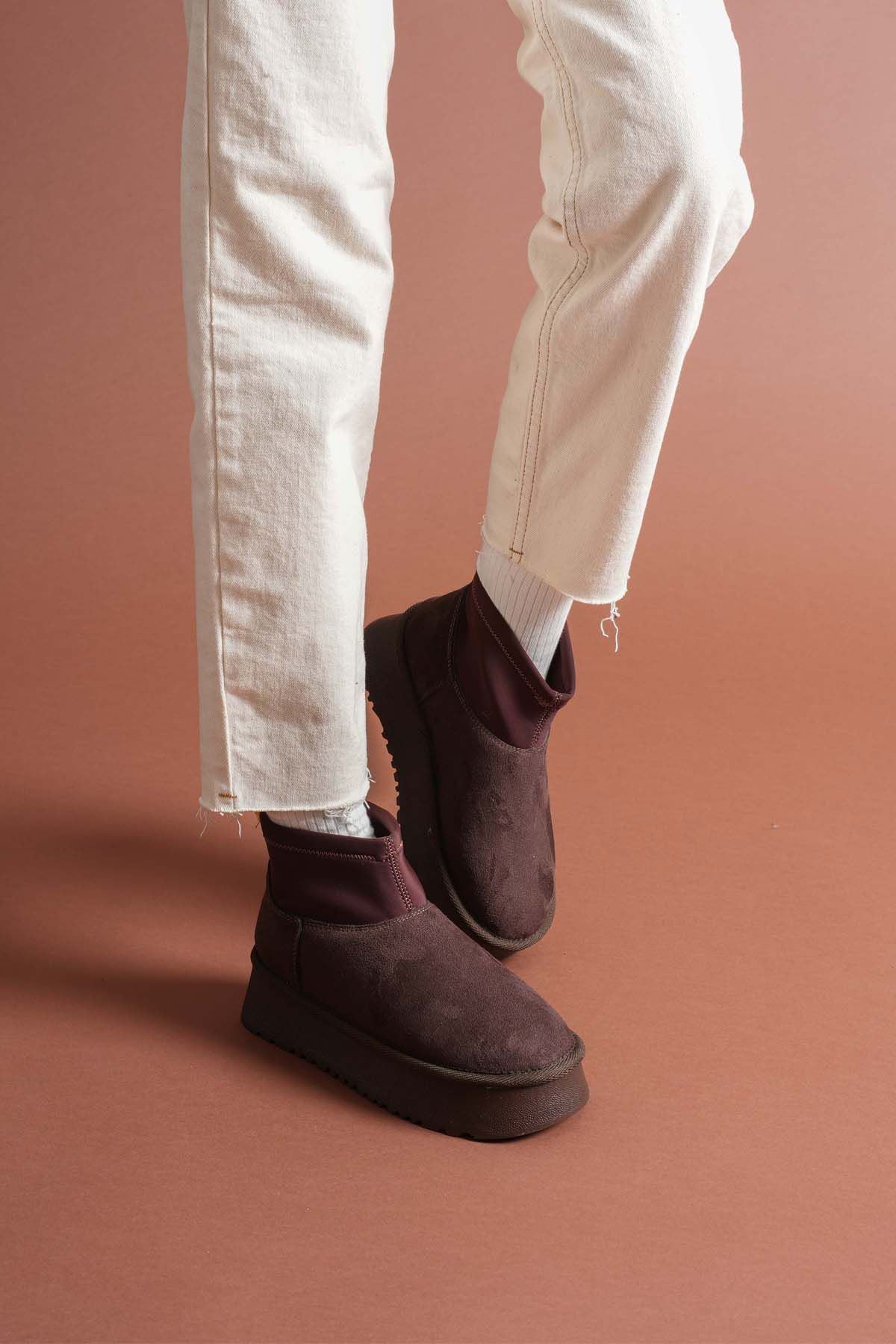 Cuen Kahverengi Süet Bot Arka Görünüm ve Süet Doku