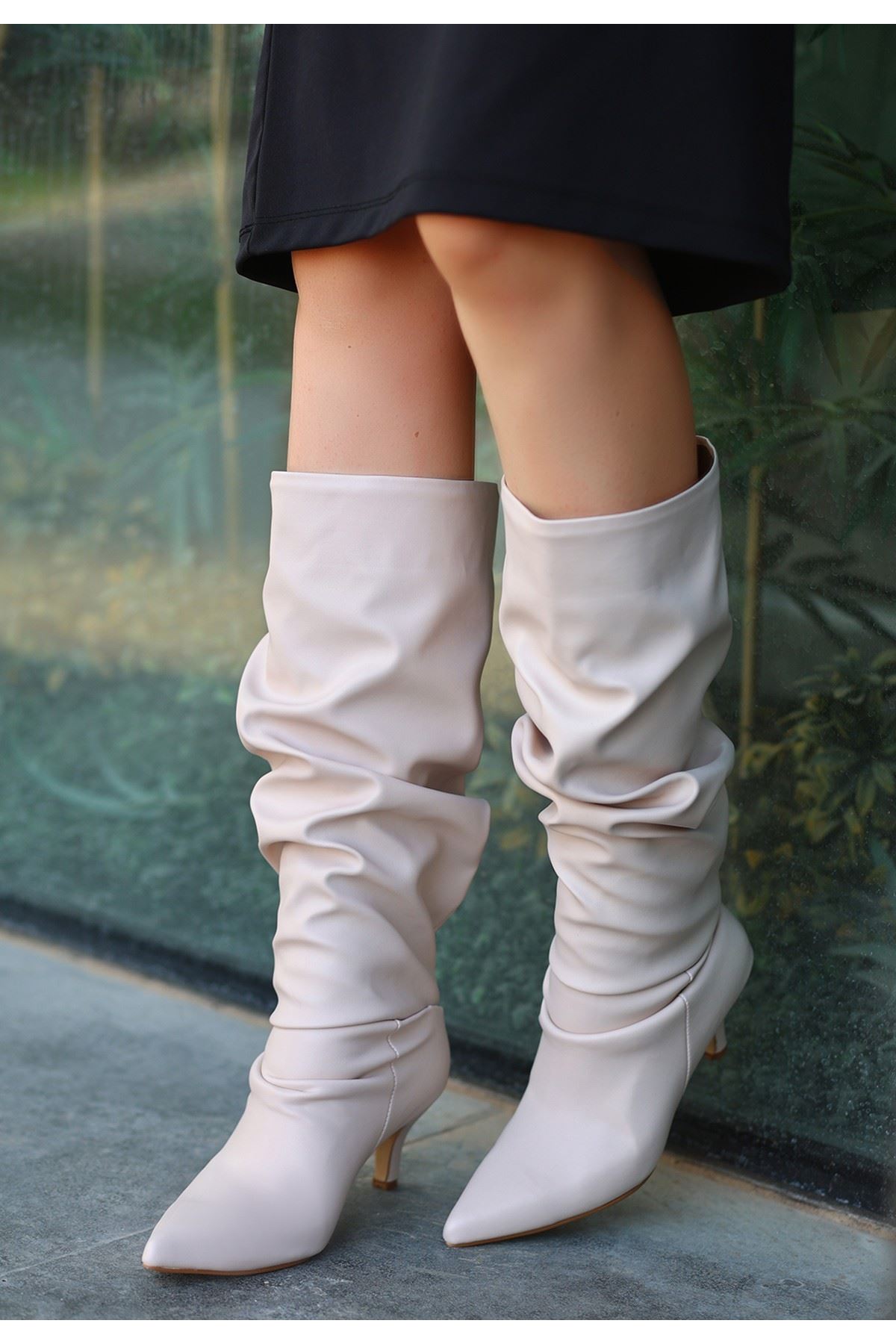 Zelya Bej Çizme Yan Profil ve Orta Topuk