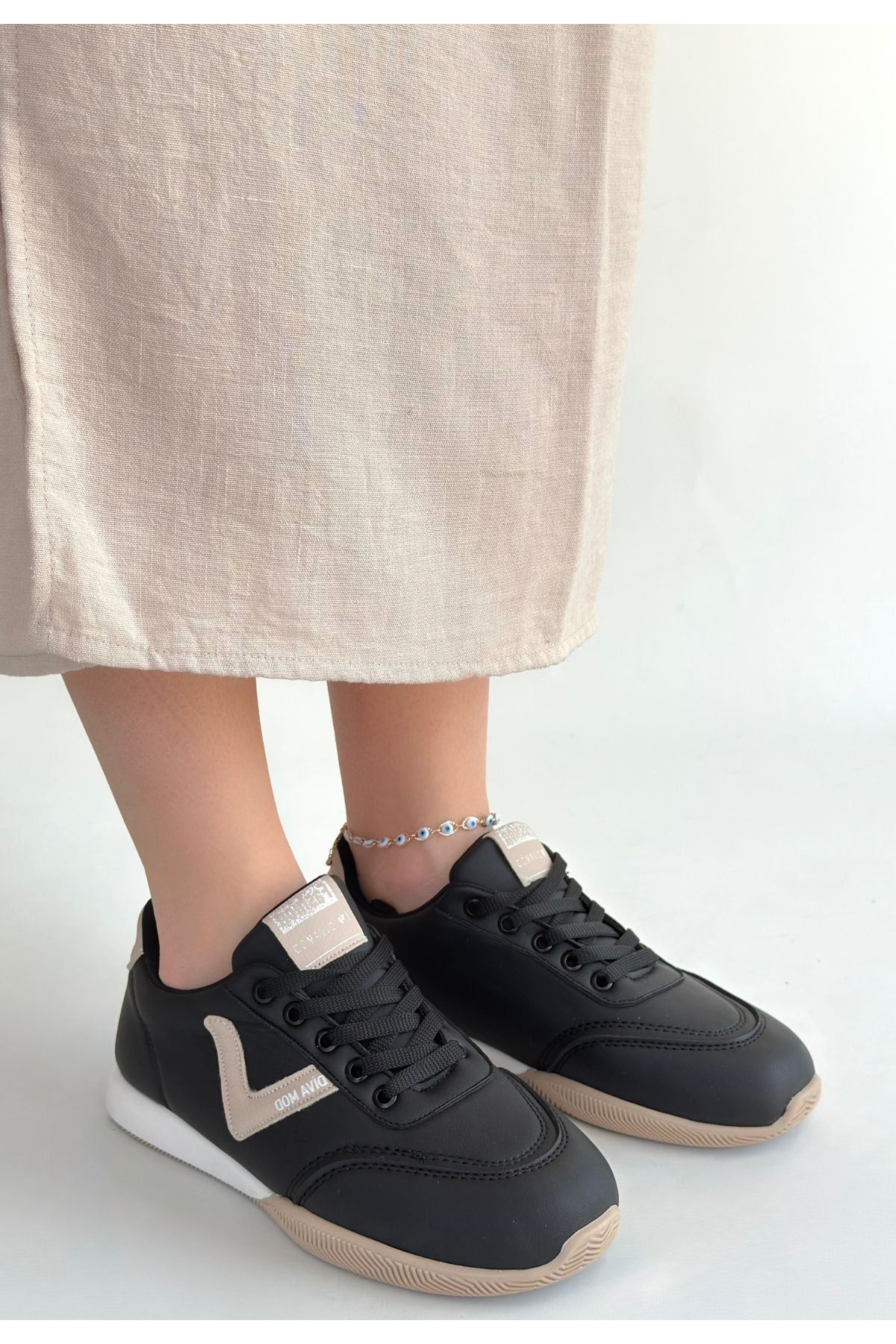 Jowen Siyah Spor Ayakkabı Üstten Görünüm ve Bej Doku