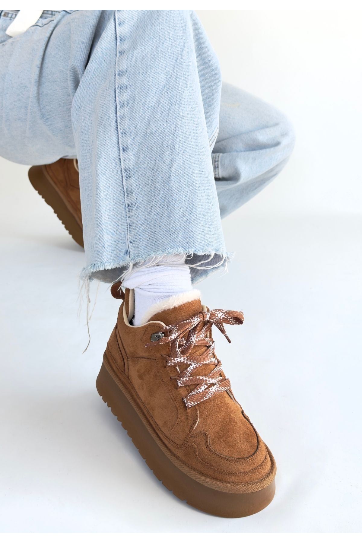 Muden Taba Süet Bot Yan Görünüm ve Bağcık Detayı