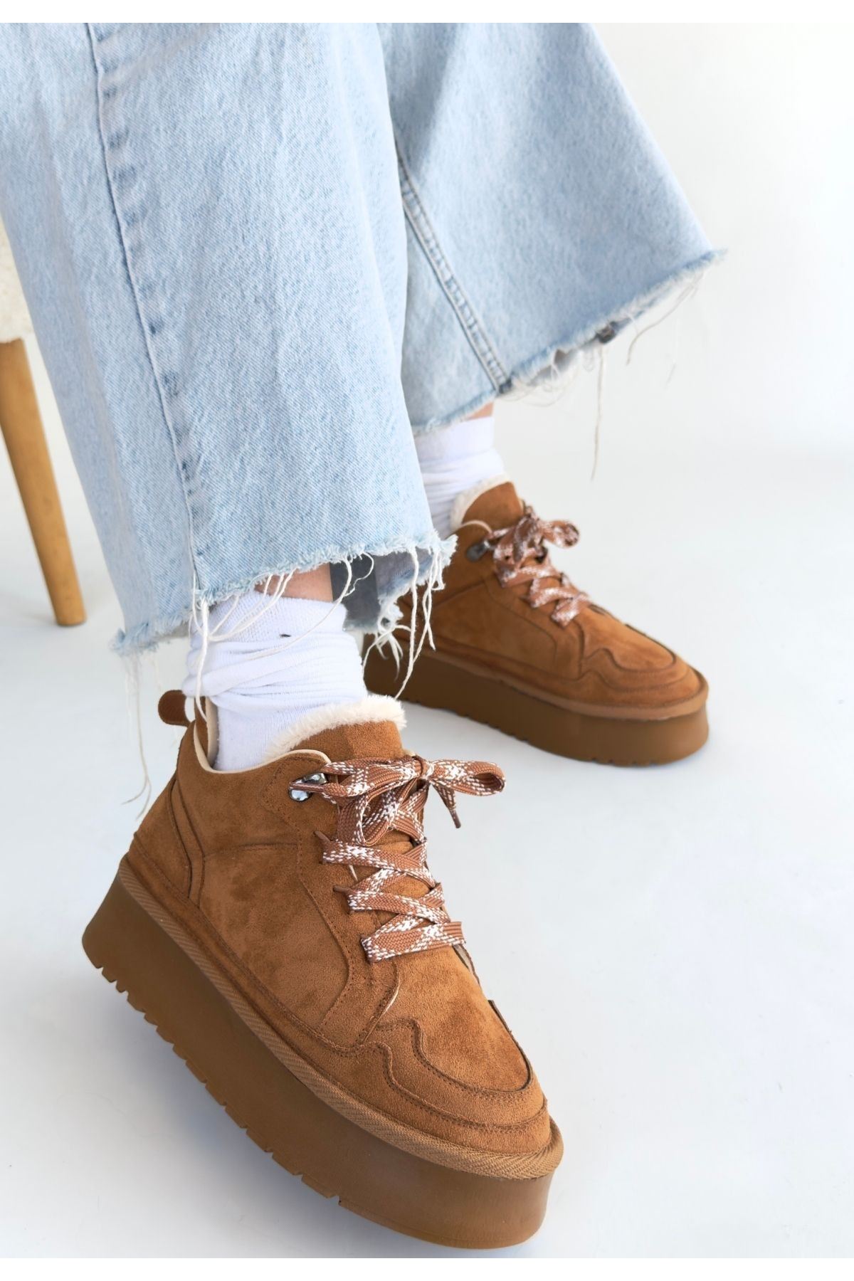 Muden Taba Süet Bot Arka Görünüm ve Süet Doku