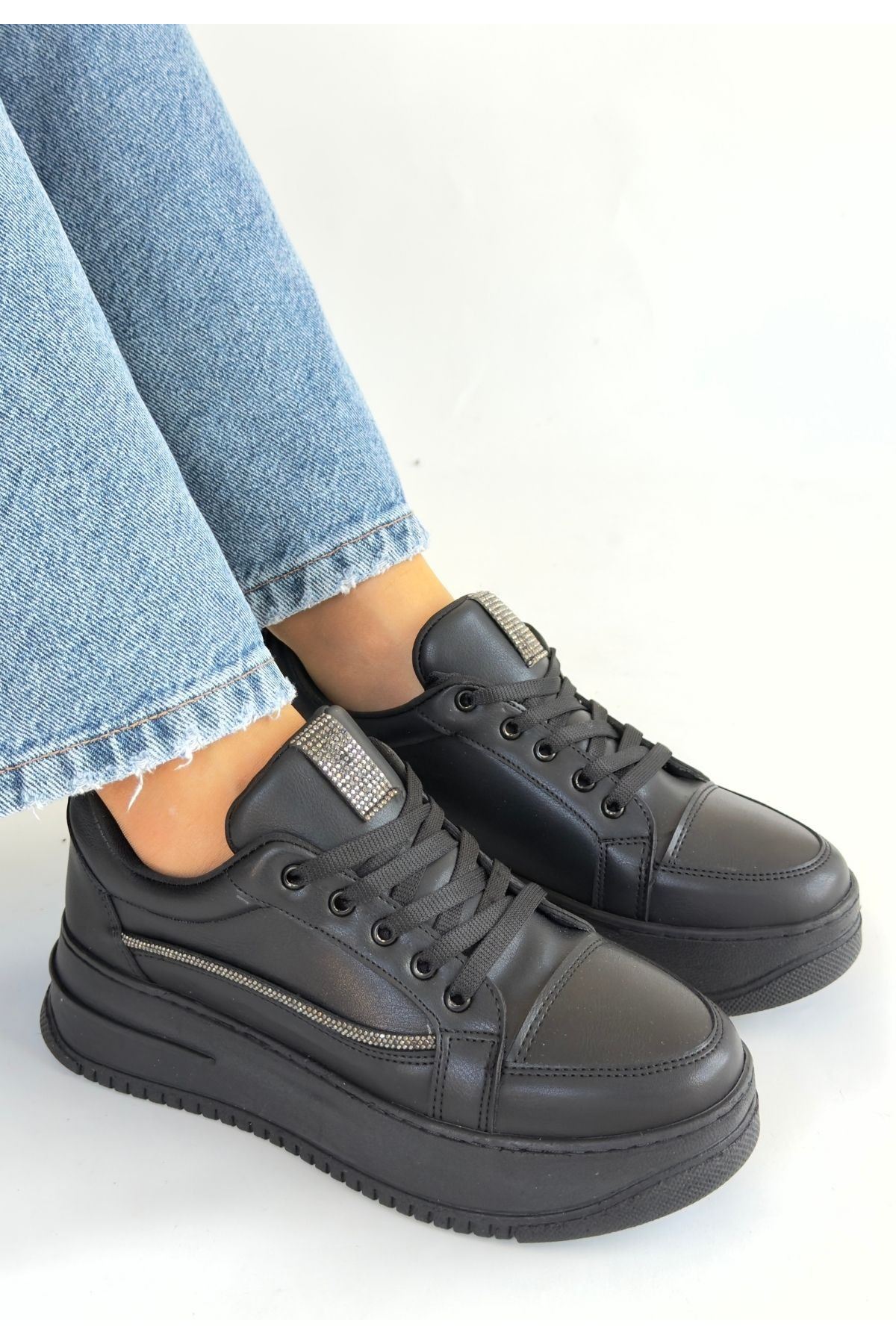 Natte Siyah Taş Şeritli Ortopedik Platform Kadın Sneaker
