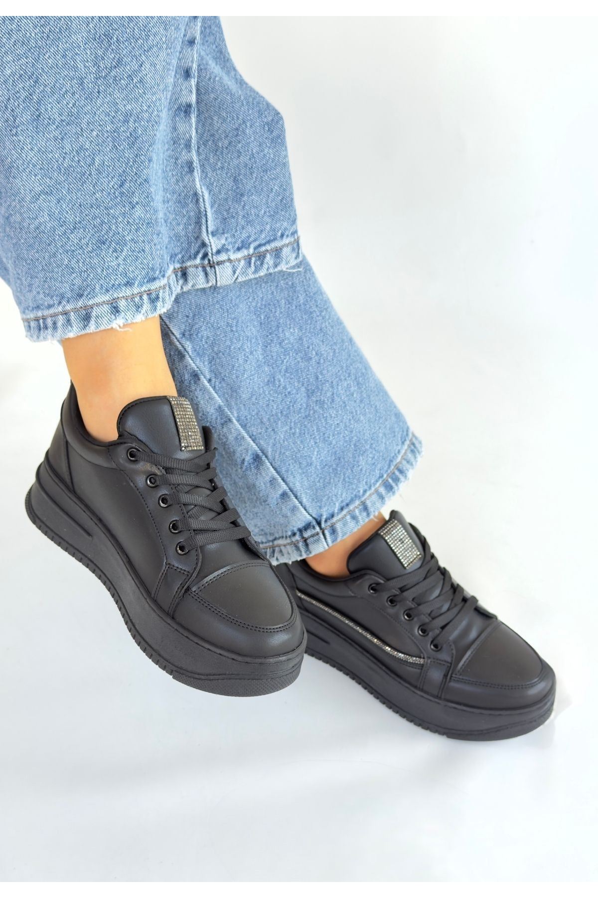 Natte Siyah Taş Şeritli Ortopedik Platform Kadın Sneaker