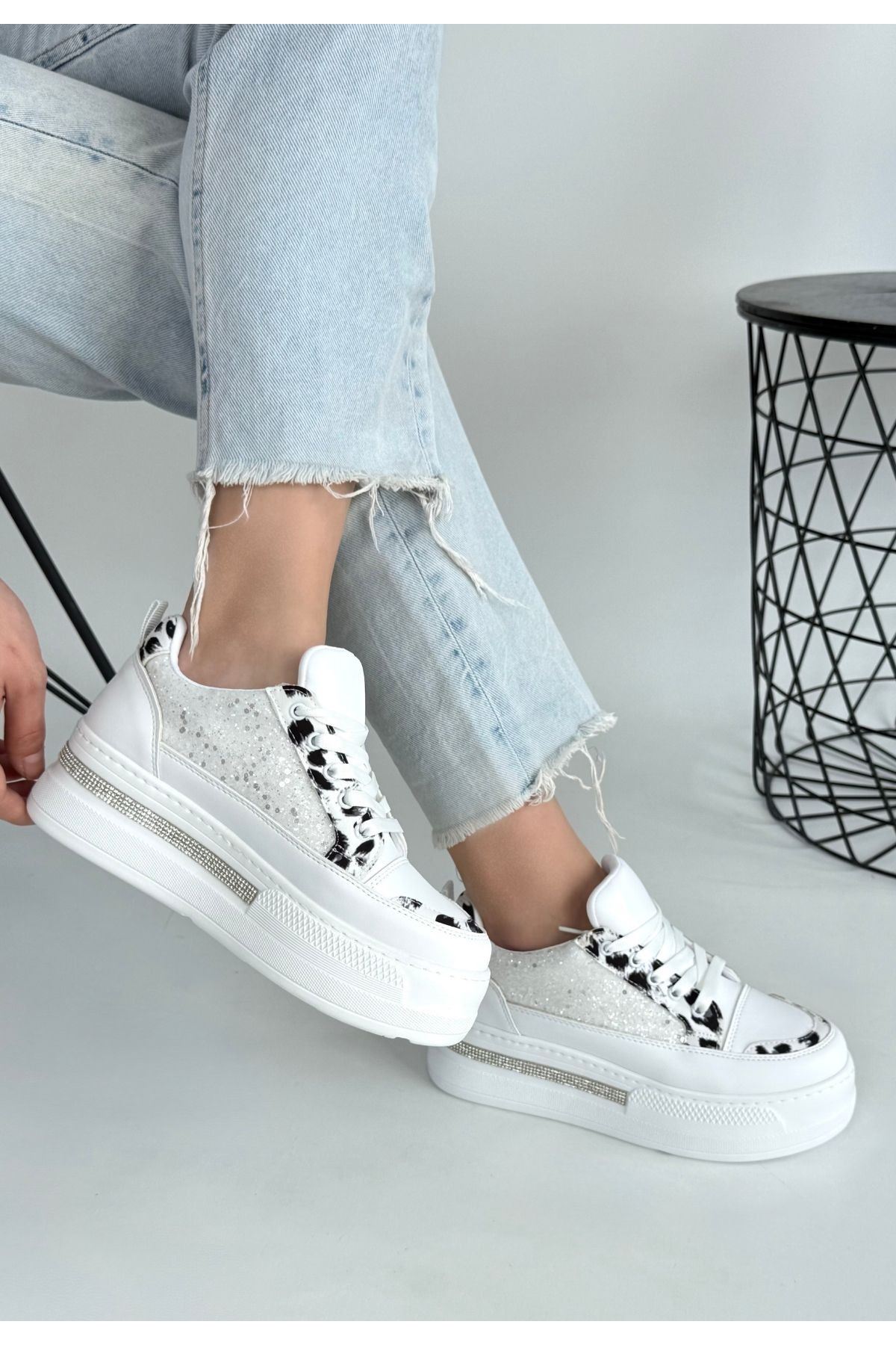 Lawin Dalmaçya Desenli ve Simli Taş Şeritli Platform Kadın Sneaker