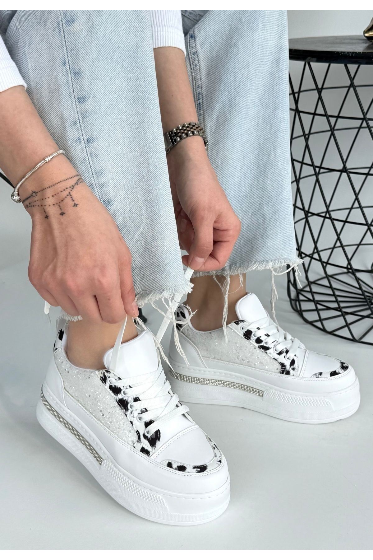 Lawin Dalmaçya Desenli ve Simli Taş Şeritli Platform Kadın Sneaker
