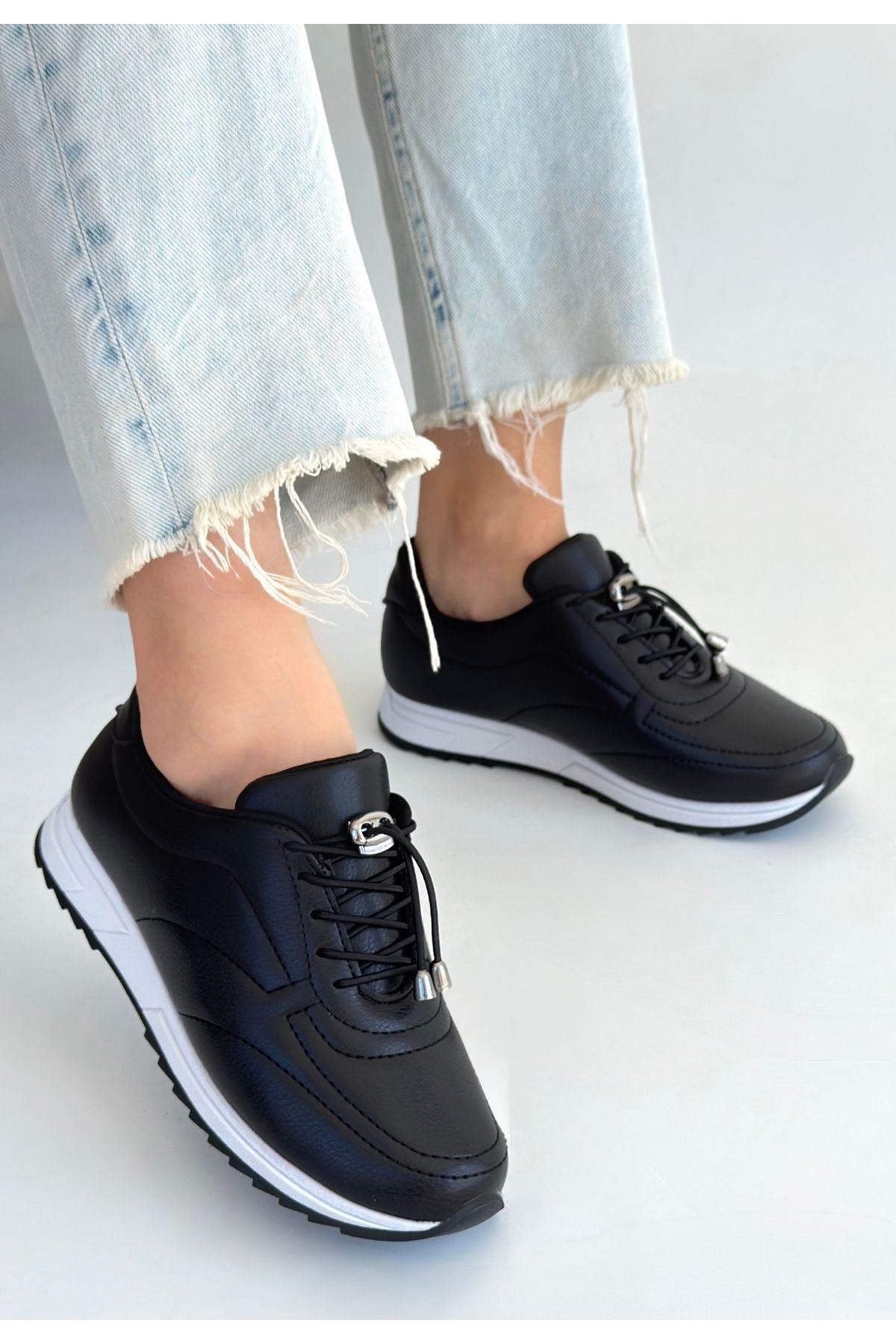 Finna Siyah Spor Ayakkabı Yan Profil ve Stoper Detayı