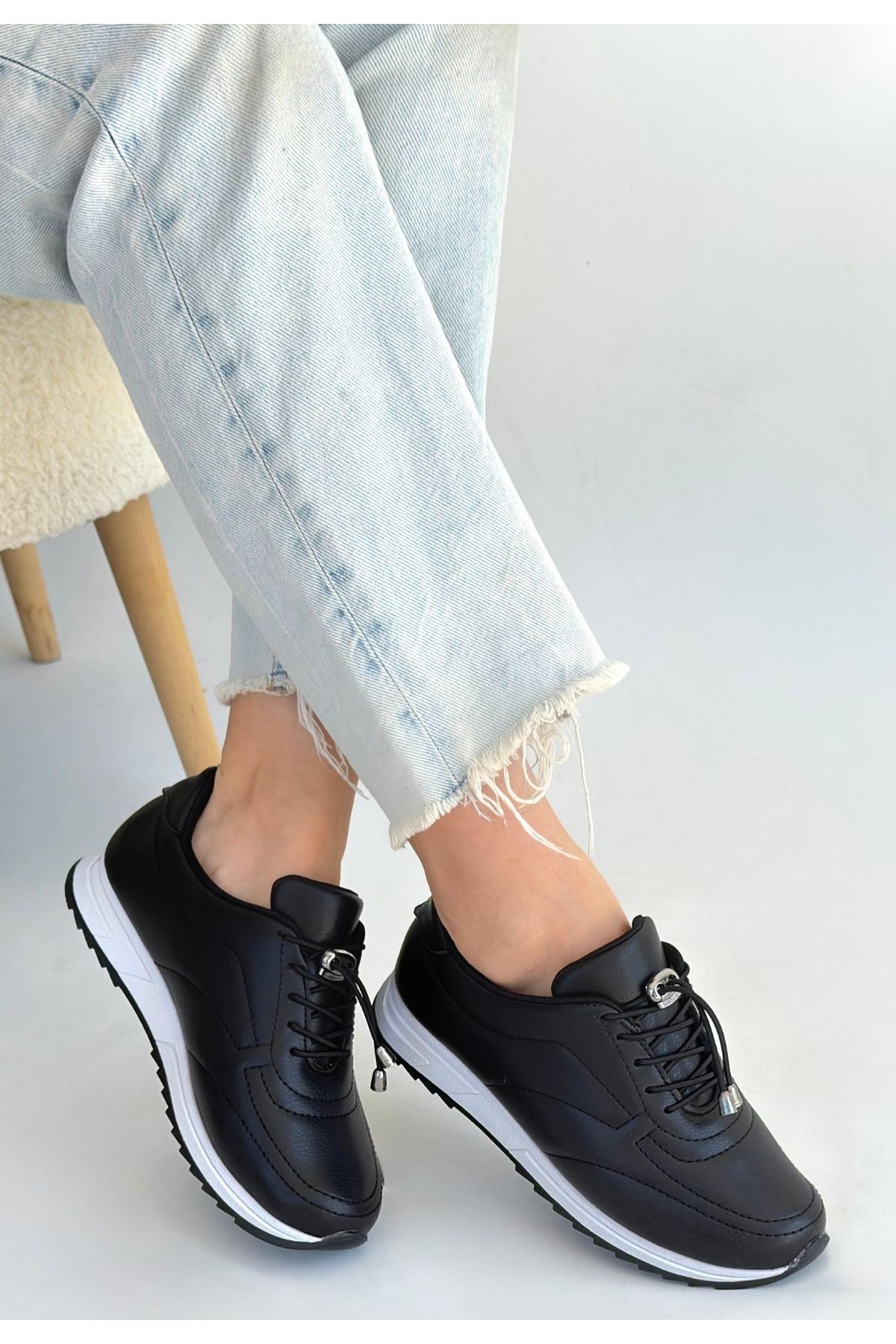 Finna Siyah Spor Ayakkabı Üstten Görünüm ve Stoper