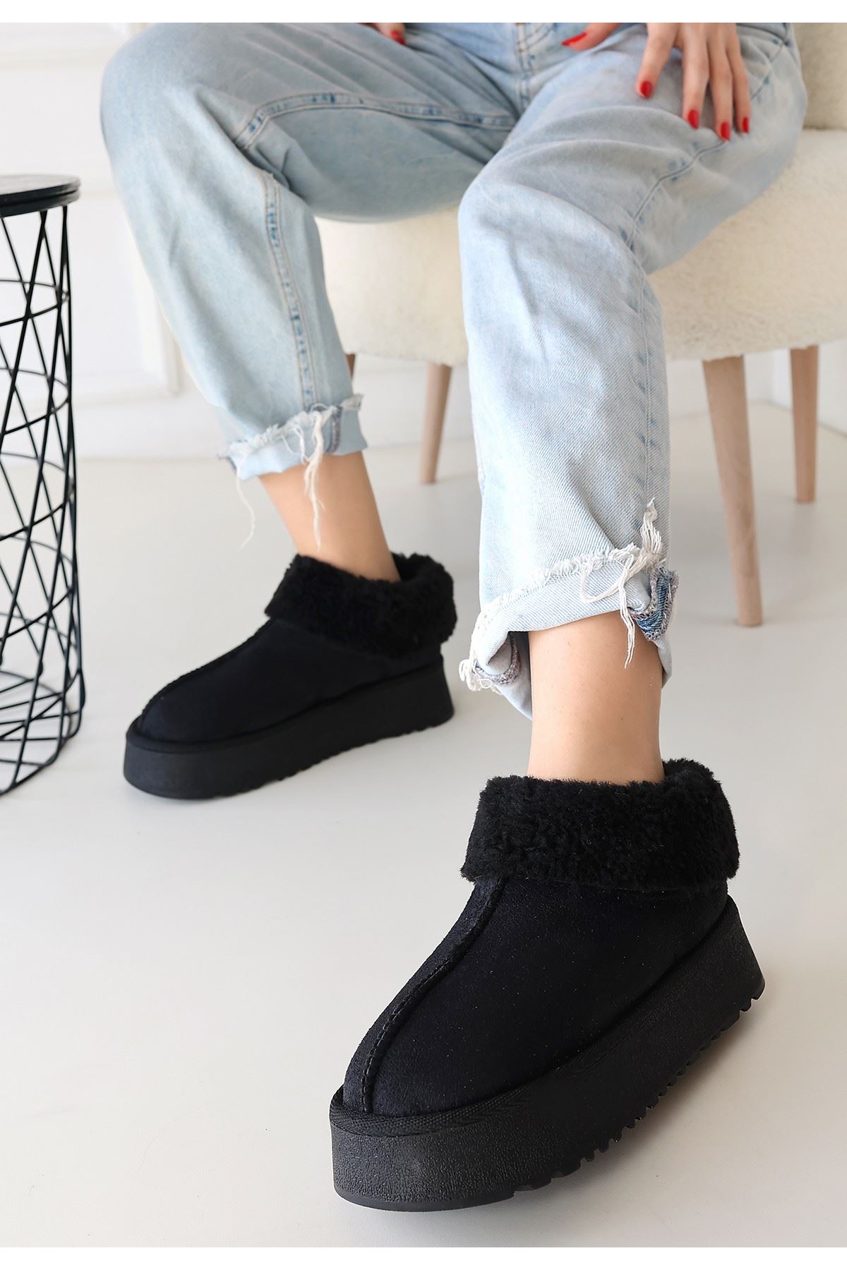 Edali Siyah Kürklü Platform Taban Bot Arka Görünüm ve Bağcıksız Yapı