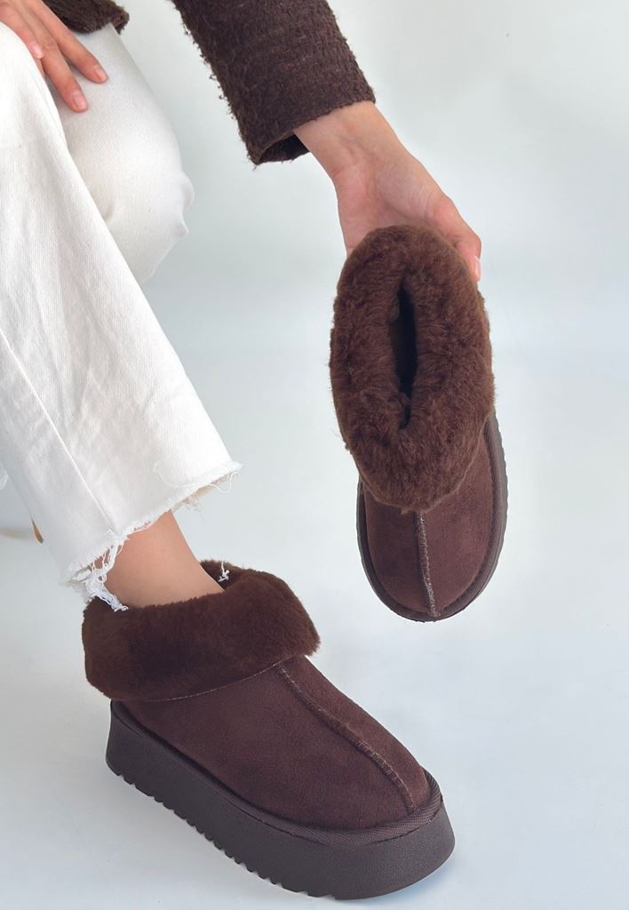 Edali Kahverengi Kürklü Bot Yan Profil ve Platform Taban