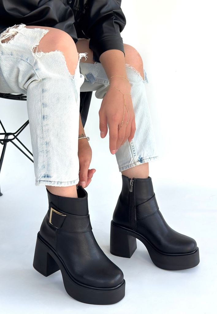 Lonji Siyah Bot Arka Duruş ve Fermuar Detayı