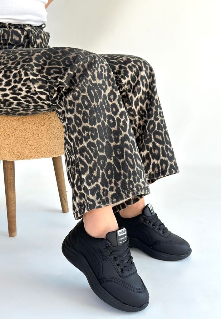 Yejja Siyah Spor Ayakkabı Arka Duruş