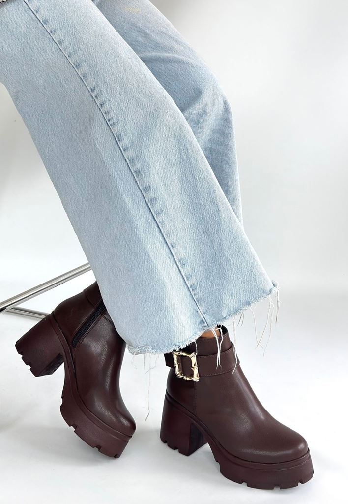 Pinma Kahverengi Bot Arka Duruş ve Fermuar Detayı