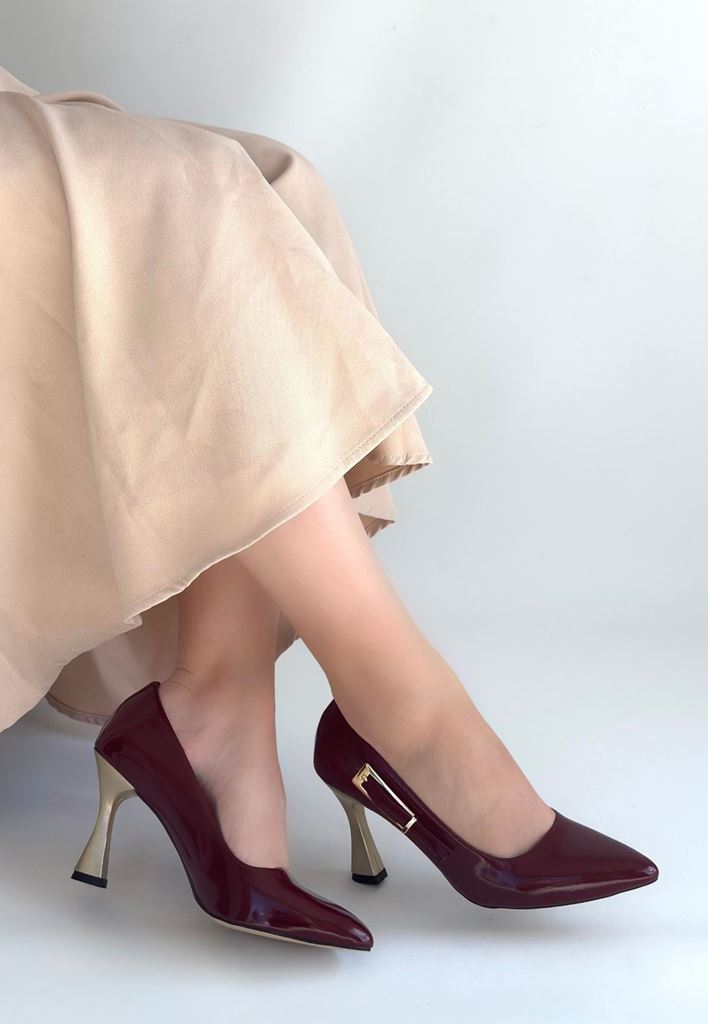 Motya Bordo Rugan Topuklu Ayakkabı Yan Görünüm ve Orta Topuk