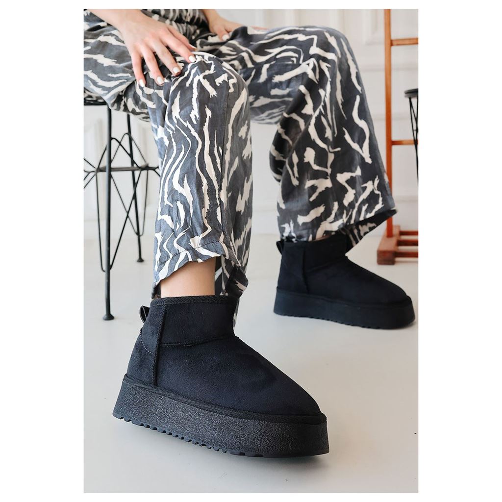 Linne Siyah Platform Tabanlı İçi Kürklü Süet Kadın Mini Bot