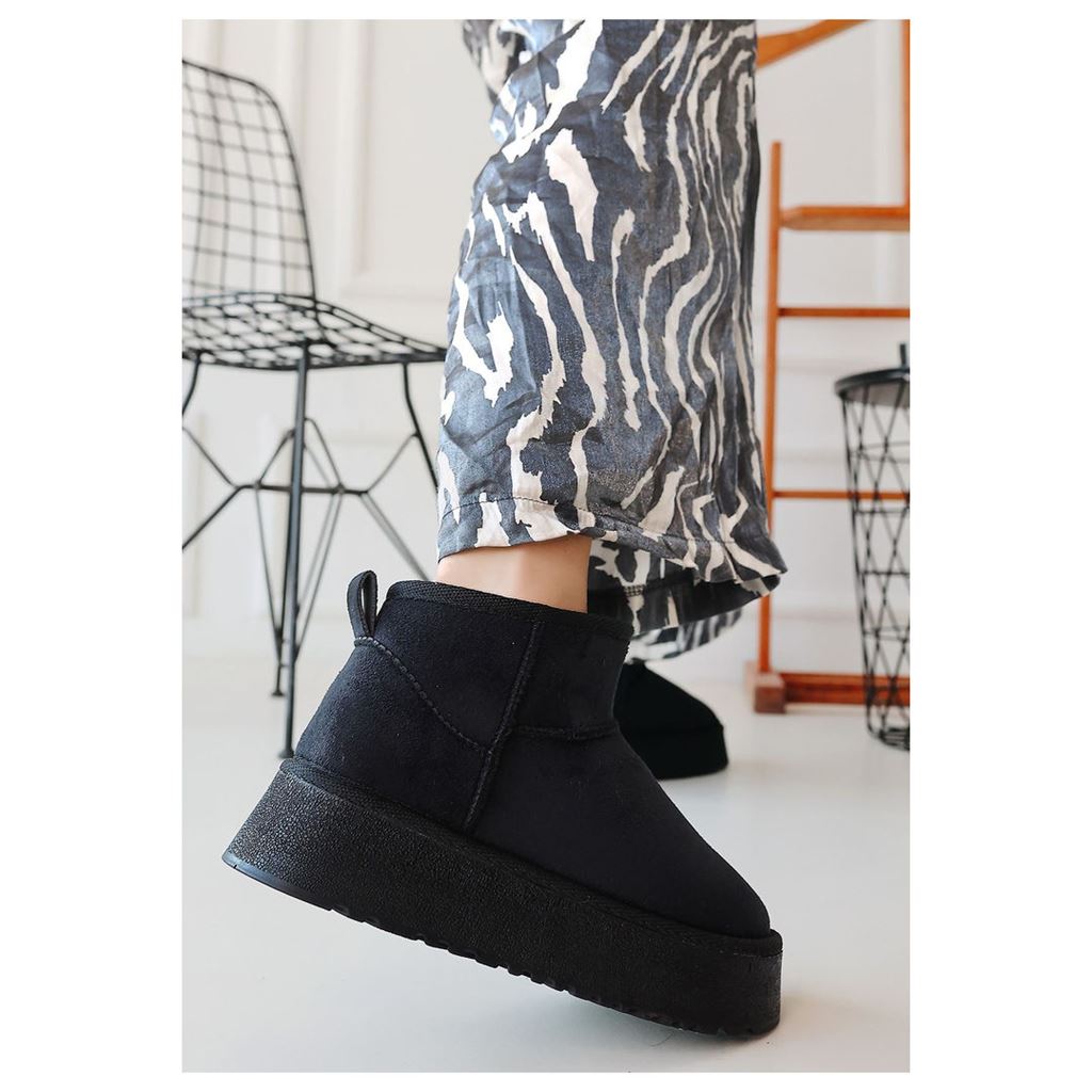 Linne Siyah Platform Tabanlı İçi Kürklü Süet Kadın Mini Bot