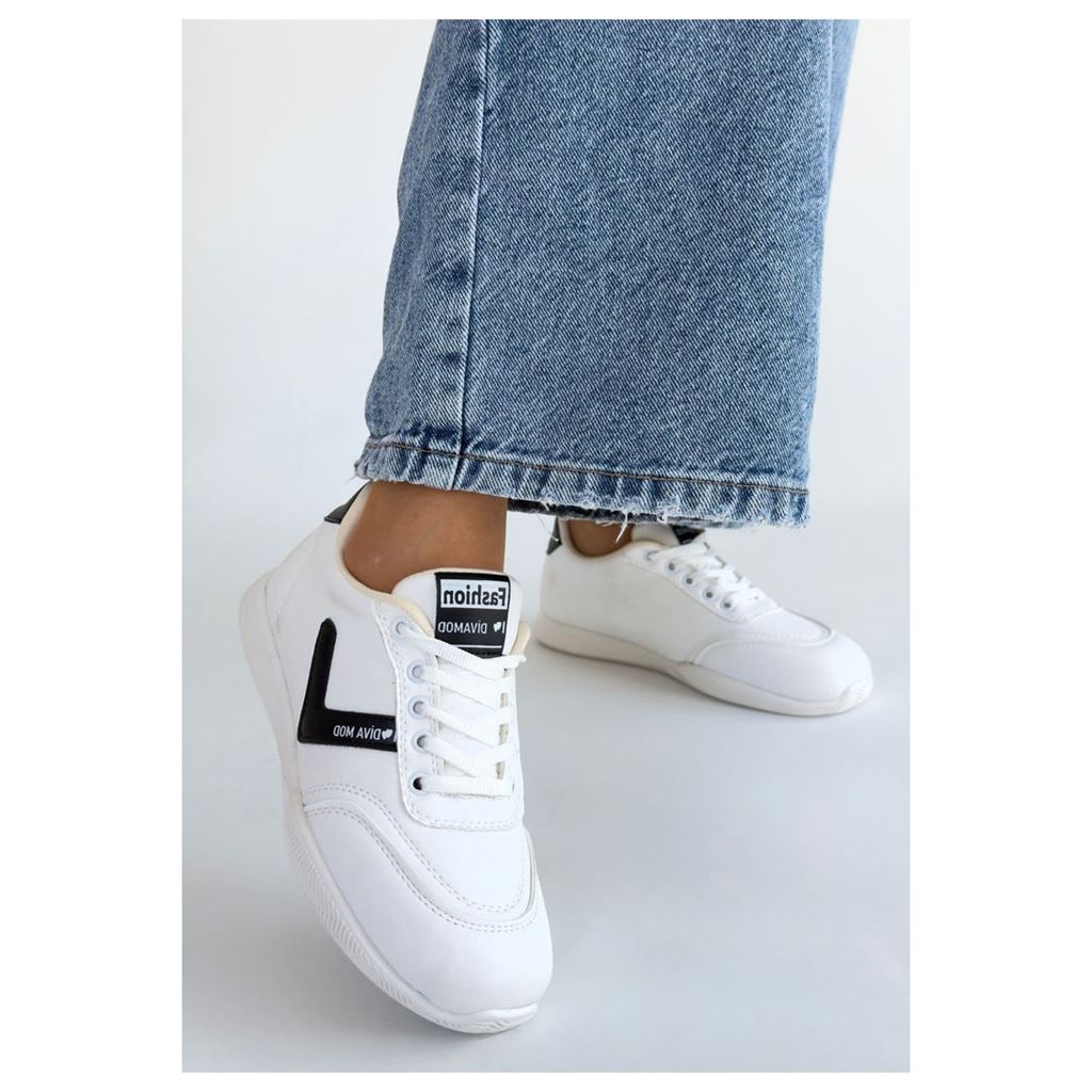 Jowen Beyaz Cilt Siyah Detaylı Bağcıklı Spor Ayakkabı