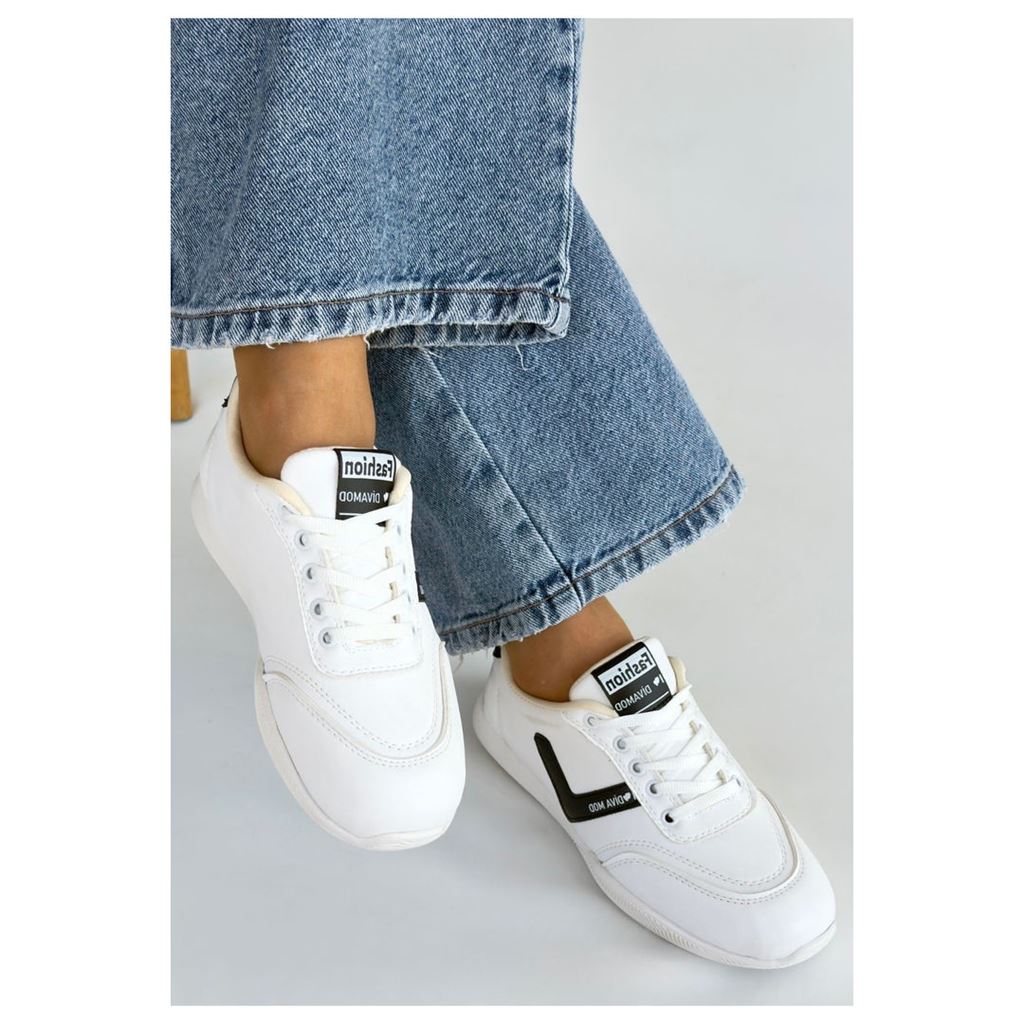 Jowen Beyaz Cilt Siyah Detaylı Bağcıklı Spor Ayakkabı