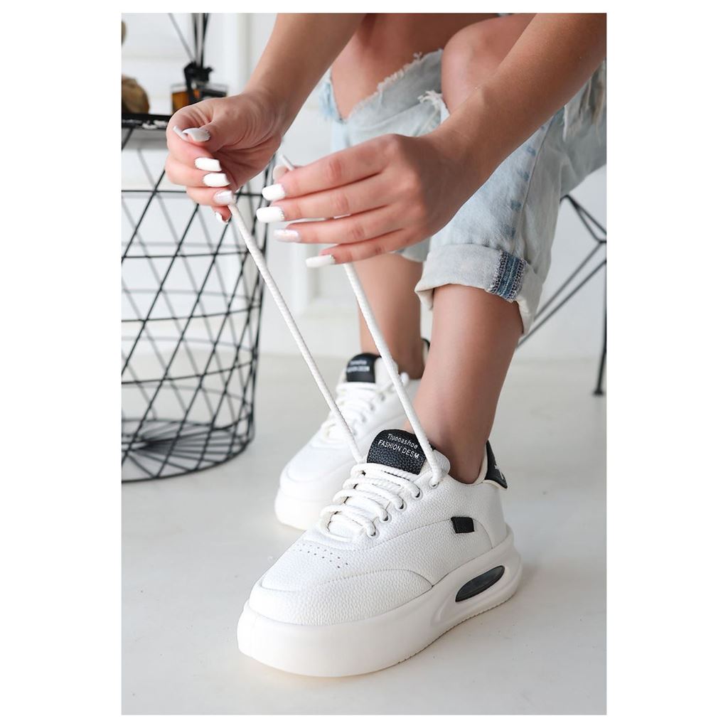 Chris Beyaz Cilt Siyah Detaylı Bağcıklı Spor Ayakkabı