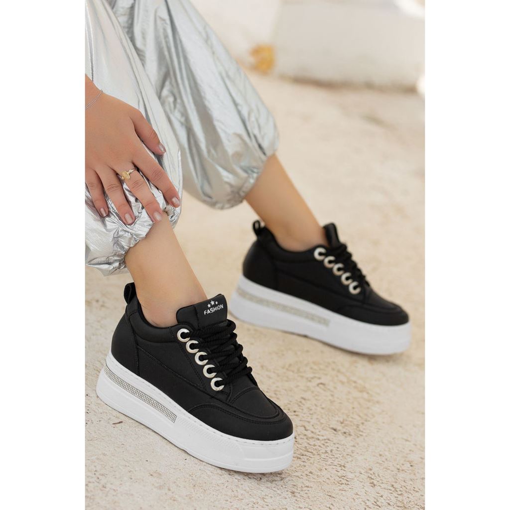 Lulu Siyah Cilt Beyaz Tabanlı Bağcıklı Spor Ayakkabı