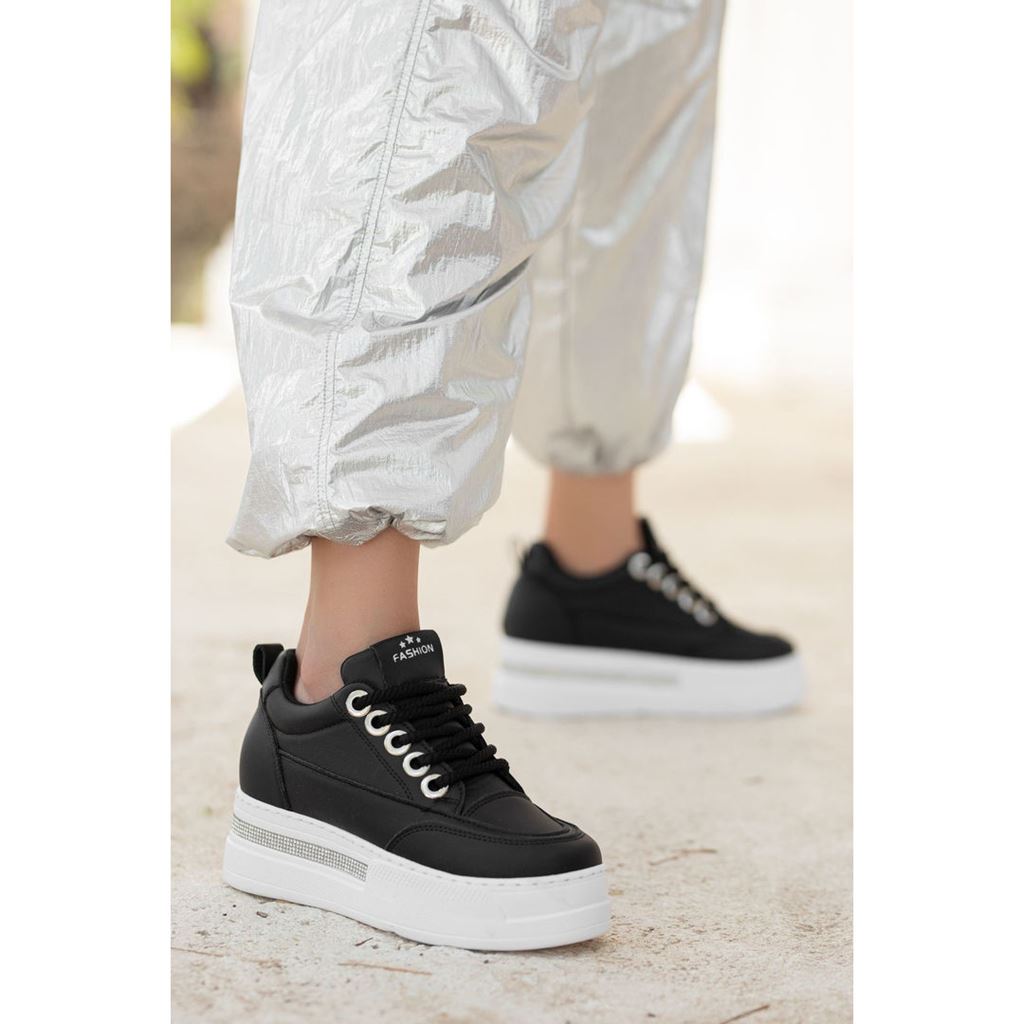 Lulu Siyah Cilt Beyaz Tabanlı Bağcıklı Spor Ayakkabı