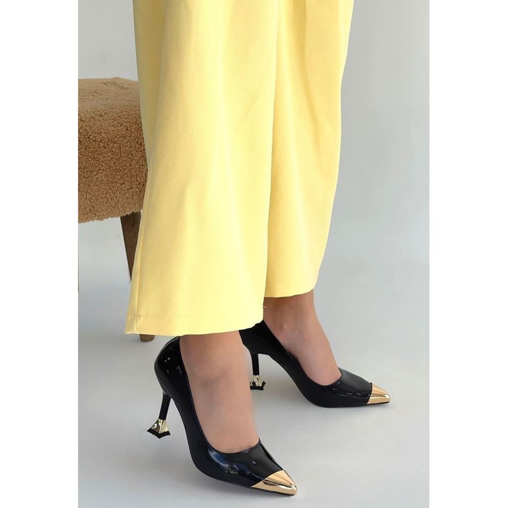 Artem Siyah Rugan Topuklu Ayakkabı