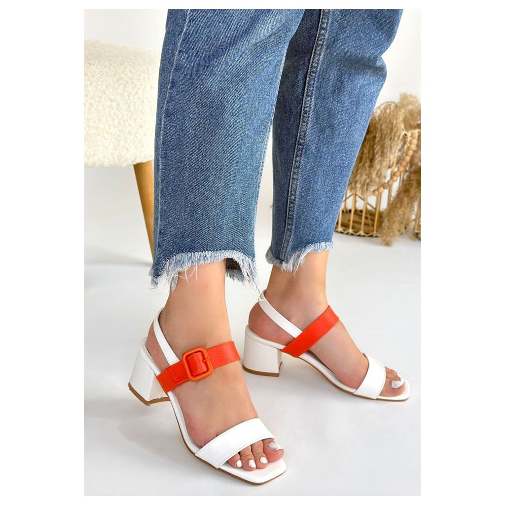 Year Beyaz Cilt Turuncu Detaylı Beyaz Topuklu Ayakkabı