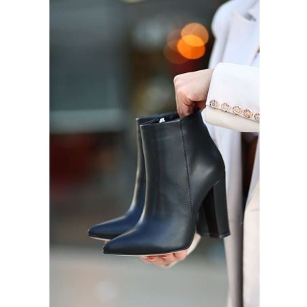 Loora Siyah Cilt Topuklu Bot