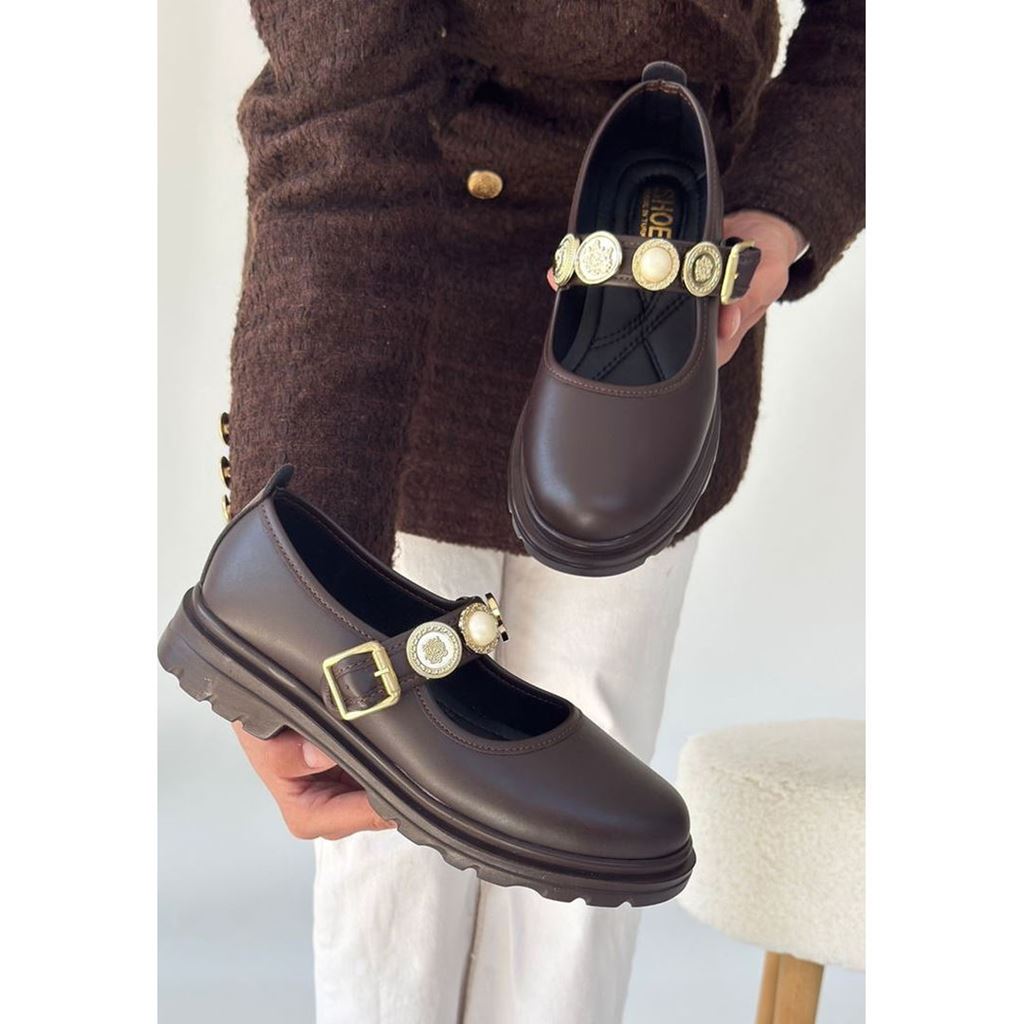 Okira Kahverengi Gold Madalyon Aksesuarlı Kalın Tabanlı Kadın Babet