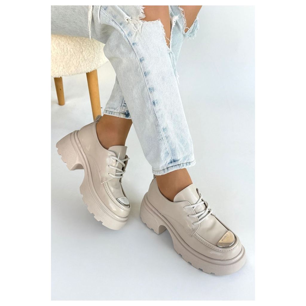 Kiya Bej Rugan Metal Aksesuarlı Traktör Tabanlı Kadın Oxford Ayakkabı