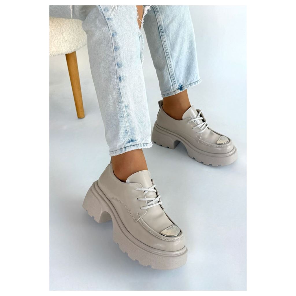 Kiya Bej Rugan Metal Aksesuarlı Traktör Tabanlı Kadın Oxford Ayakkabı