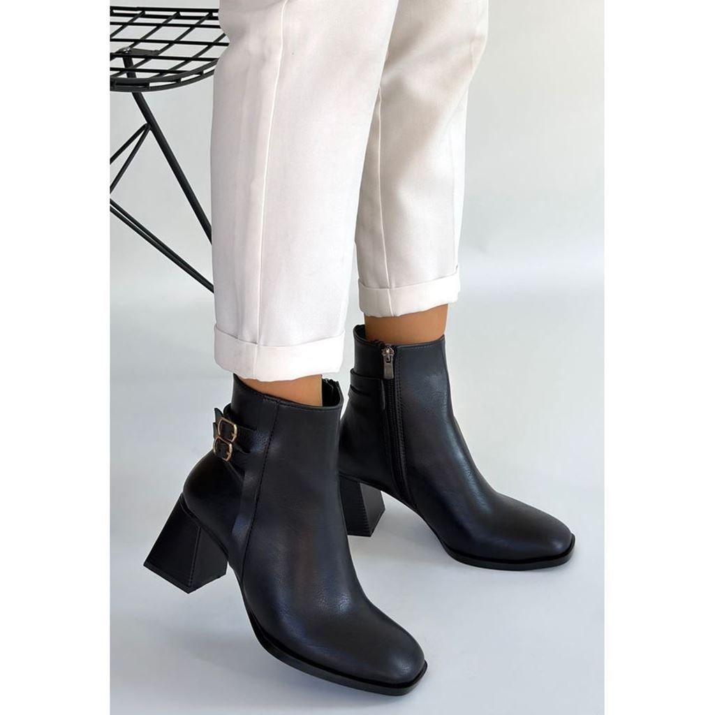 Kanda Siyah Cilt Topuklu Bot