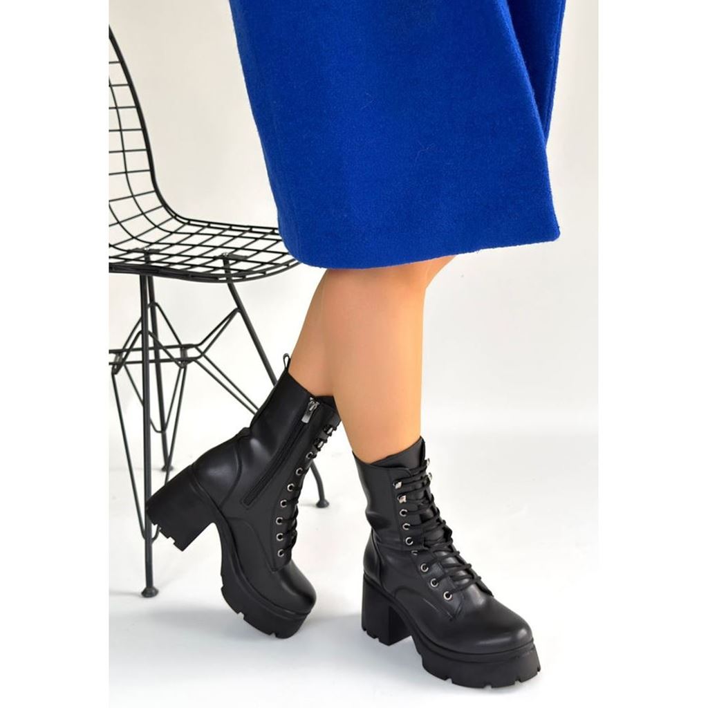 Jones Siyah Cilt Bağcıklı Topuklu Bot