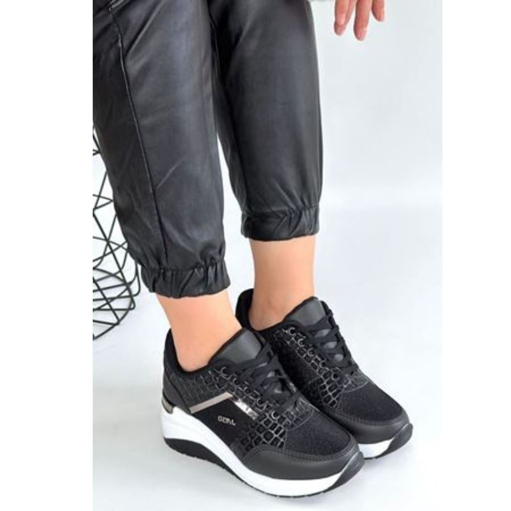 Geja Siyah Cilt Bağcıklı Beyaz Tabanlı Spor Ayakkabı