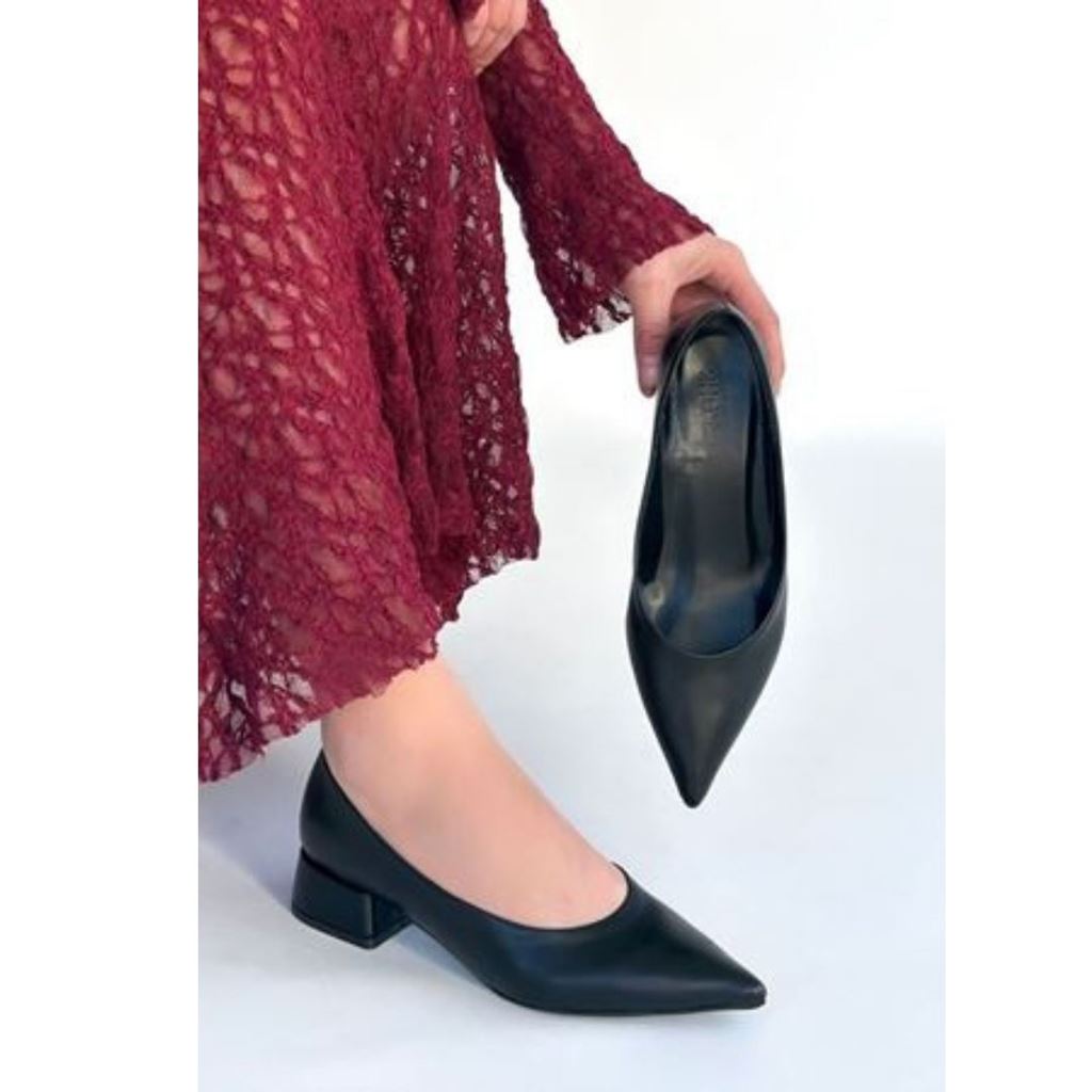 Ferla Siyah Cilt Topuklu Ayakkabı