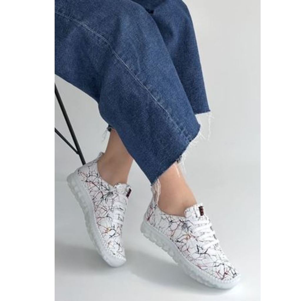 Kinte Beyaz Desenli Deri Bağcıklı Spor Ayakkabı