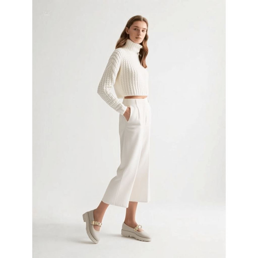 Okira Bej Gold Madalyon Aksesuarlı Kalın Tabanlı Kadın Babet