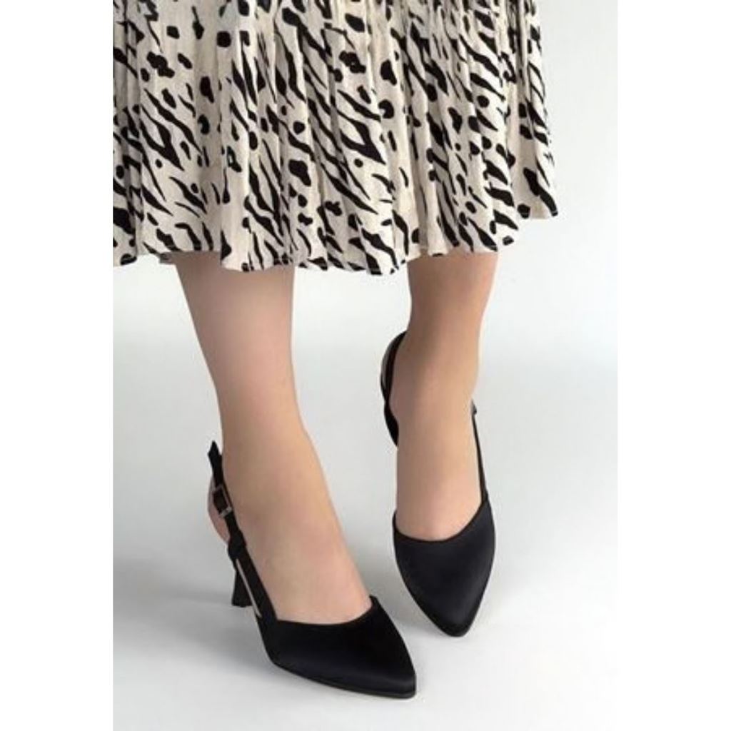 Minde Siyah Saten Topuklu Ayakkabı