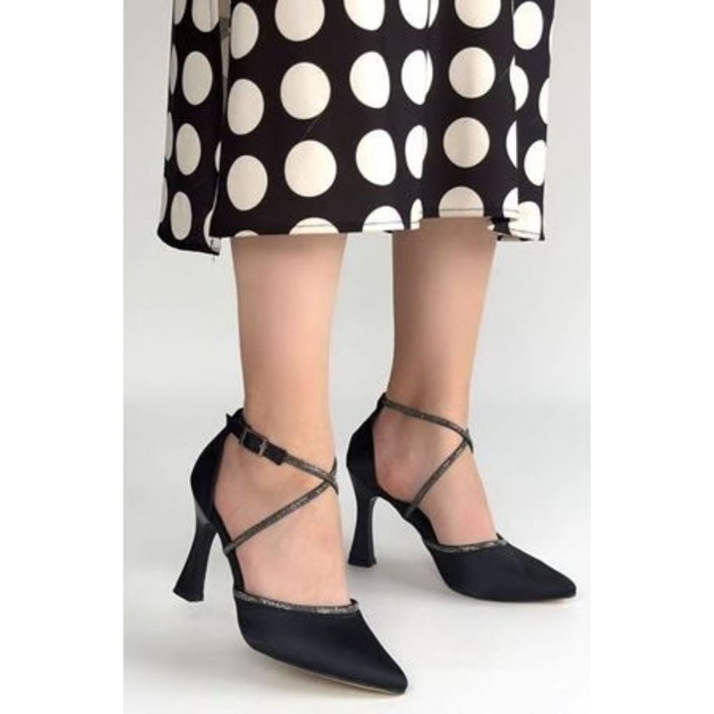 Kanji Siyah Saten Topuklu Ayakkabı