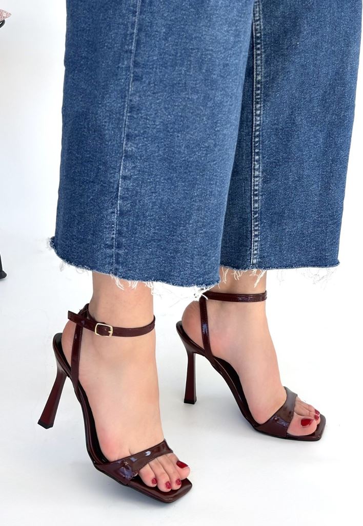 Jowin Bordo Rugan Topuklu Bilekten Kemerli Ayakkabı