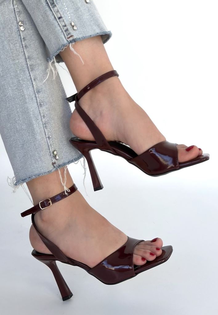 Soha Bordo Rugan Topuklu Bilekten Kemerli Ayakkabı
