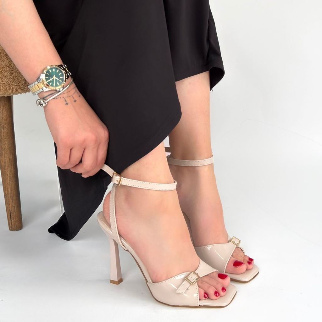 Hoste Bej Rugan Topuklu Bilekten Kemerli Ayakkabı